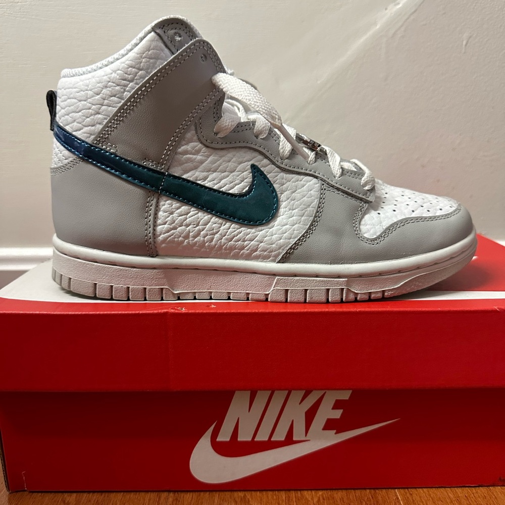 Nike Dunk High - image 5